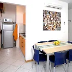 Comfortable Flat For 4 Guests By The アパート *